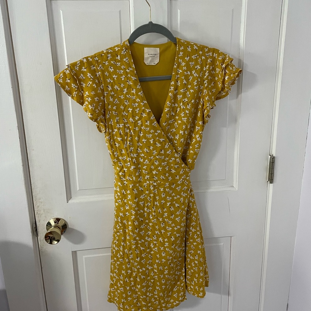 Harper heritage yellow dress in size extra small. Great condition.